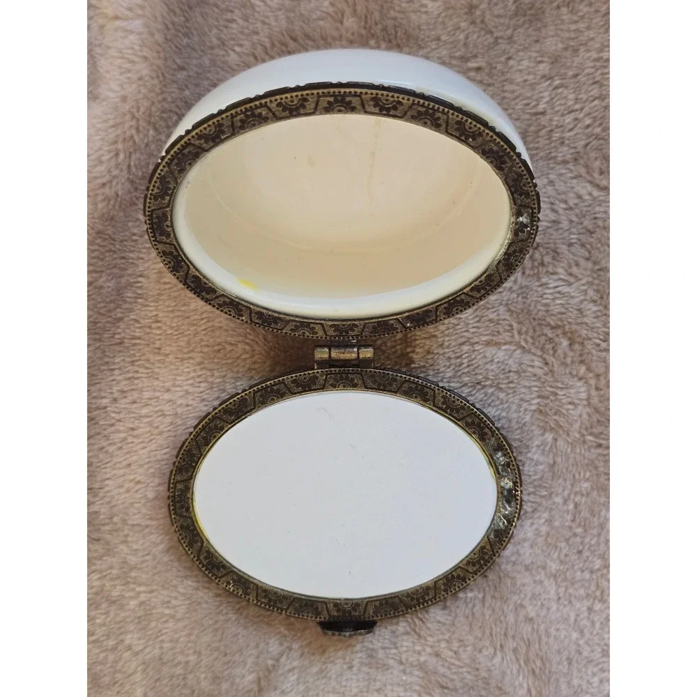 N/A charming oval